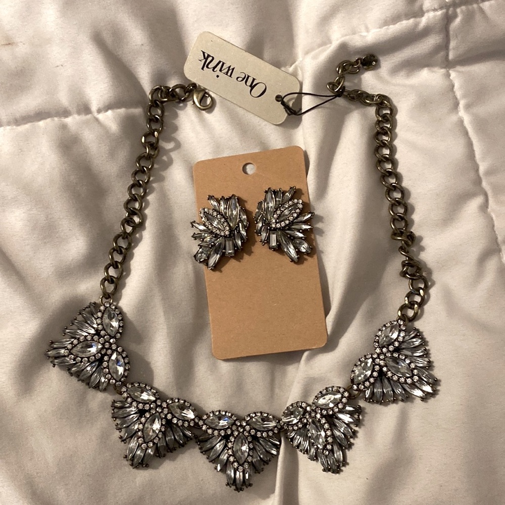 One Wink Rhinestone necklace with matching Earrings NWT